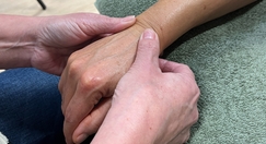 Afbeelding over Massage voor ouderen met dementie